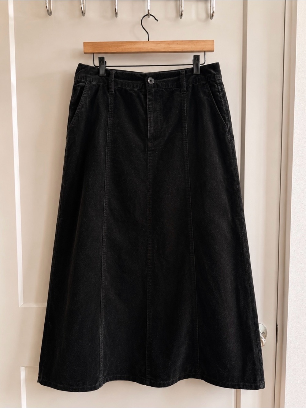 Eddie Bauer Black Velour Midi Tall Skirt Women’s Size 8